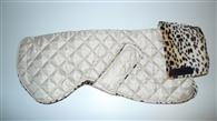 An exclusive series based on imitation fur animal tissues. The outer side is quilted in elegant, whi