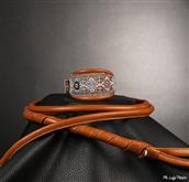 Soft collars, made with very fine Italian Leathers.
This series features a bottom leather and a dec