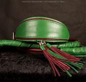 Weiche Halsbänder aus feinem italienischem Leder.
Wie bei der Classic-Serie ist auch dieses Model i