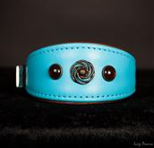 Weiche Halsbänder aus feinem italienischem Leder.
Wie bei der Classic-Serie ist auch dieses Model i