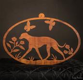Ritaglio Ovale di un whippet che cammina con le farfalle Dimensioni: 28cm x 19cm [...]