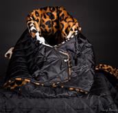 An exclusive series based on imitation fur animal tissues. The outer side is quilted in elegant, whi