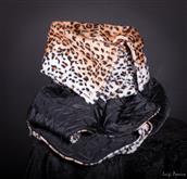 An exclusive series based on imitation fur animal tissues. The outer side is quilted in elegant, whi