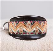 Soft collars, made with very fine Italian Leathers.
This series features a bottom leather and a dec